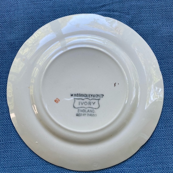 W.H. Grindley Ivory England Porcelain 22kt gold Jersey pattern. Bread & Butter - Picture 5 of 6